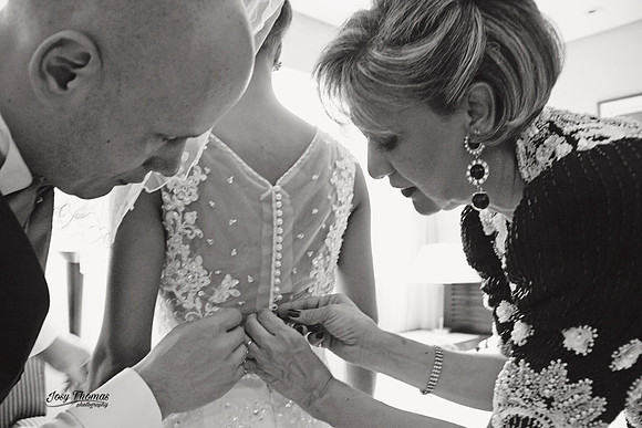 La mamá y el hermano de la novia